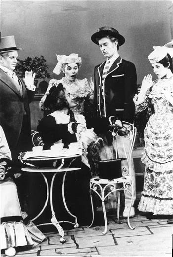 Mr Howard 'dazzling' in blazer!