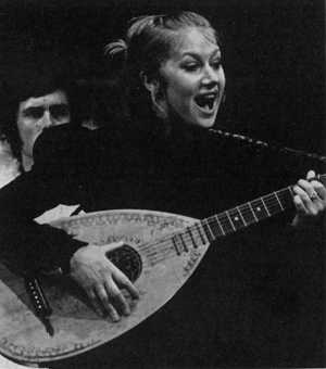 Ophelia (Helen Mirren)